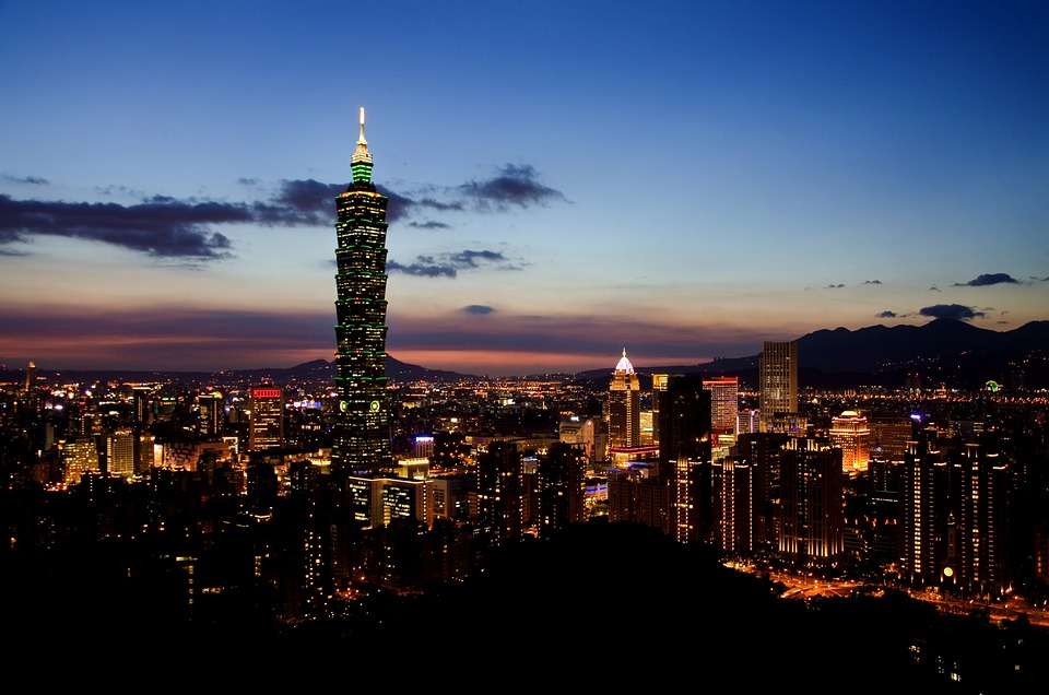 台灣北部景點-現代與傳統對比的台北